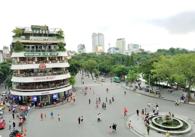 Tòa nhà "Hàm cá mập" là điểm đến cho khách du lịch trong nước và quốc tế mỗi khi đến Hà Nội