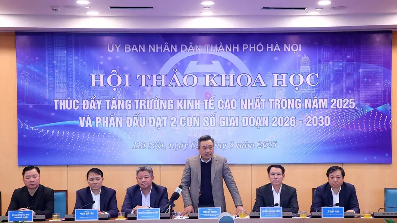 Hà Nội dễ bị “tổn thương” khi phát triển kinh tế phụ thuộc nhiều vào dịch vụ 