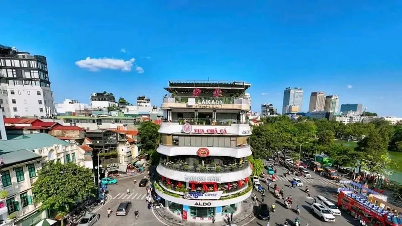 Vì sao tòa nhà “Hàm cá mập” bên hồ Gươm vẫn chưa thể phá dỡ?