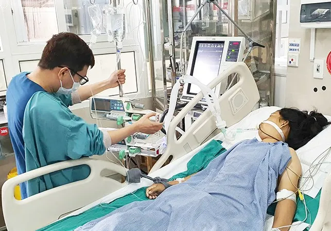 Uống "nước kiềm" chữa bệnh, một phụ nữ nguy kịch, hôn mê sâu