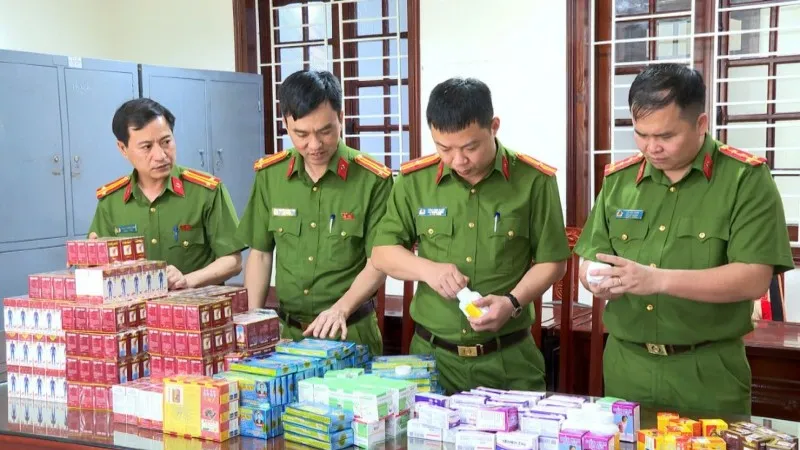 Lực lượng chức năng Công an tỉnh Thanh Hóa thu giữ nhiều loại thuốc giả
