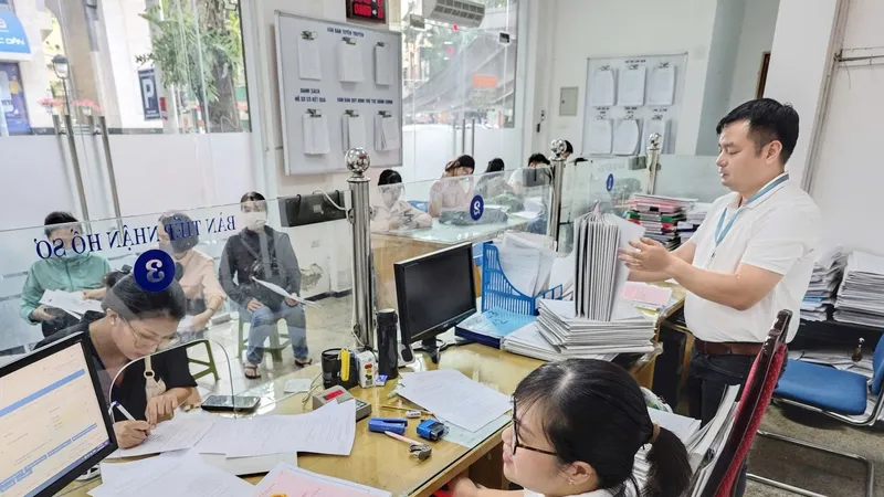 Hà Nội: Từ 1-6, tiếp nhận 100% hồ sơ đăng ký bảo đảm về đất đai qua dịch vụ công trực tuyến