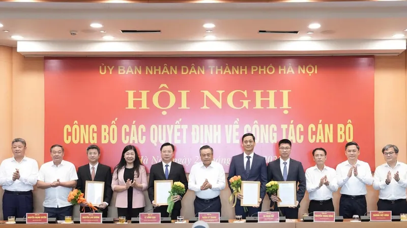 UBND TP Hà Nội tổ chức hội nghị công bố các quyết định về công tác cán bộ