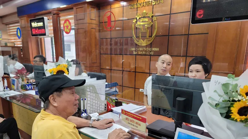 Hà Nội triển khai nhiều tiện ích miễn phí phục vụ người dân đến làm thủ tục hành chính 