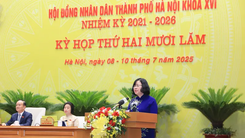 Đồng chí Bùi Thị Minh Hoài phát biểu chỉ đạo tại phiên khai mạc kỳ họp thứ 25 HĐND TP Hà Nội