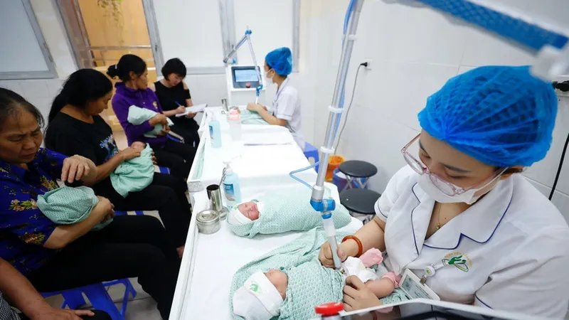 Bộ Y tế đề xuất nhiều chính sách ưu đãi hỗ trợ việc sinh con