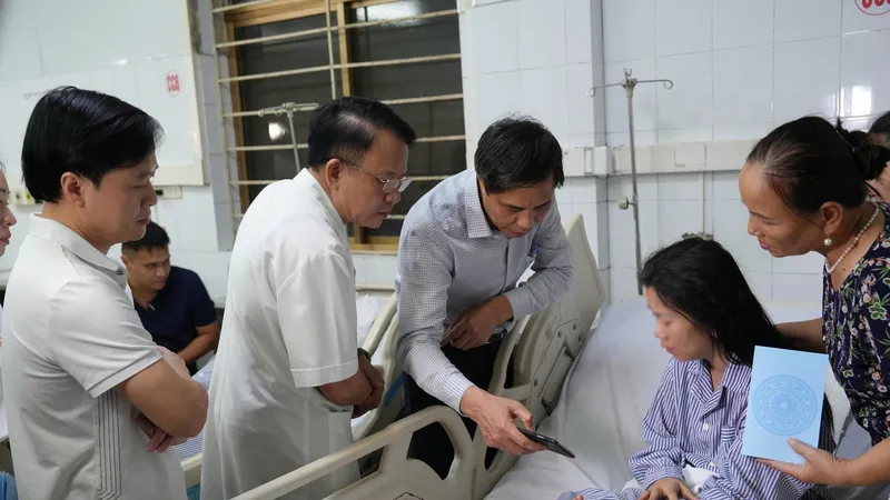 Vụ lật tàu trên vịnh Hạ Long (tỉnh Quảng Ninh): Sức khỏe 10 nạn nhân ổn định, tinh thần dần phục hồi