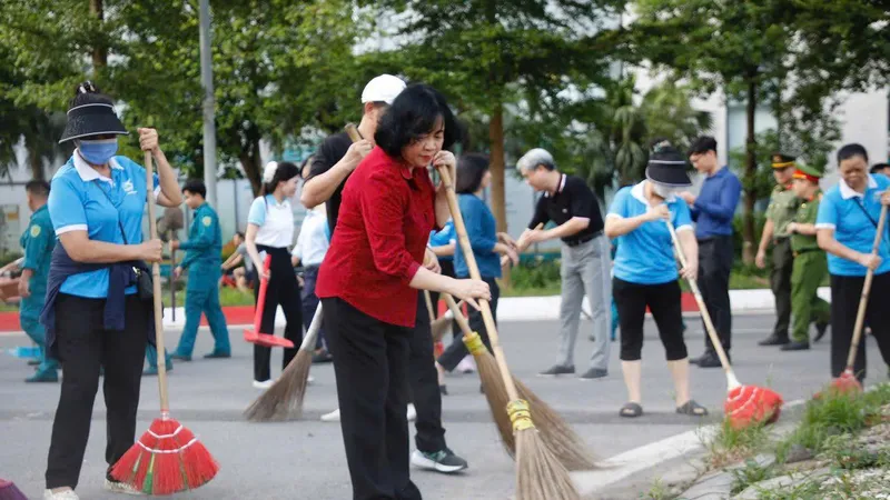Hà Nội ra quân tổng vệ sinh môi trường để Thủ đô "sáng - xanh - sạch - đẹp"