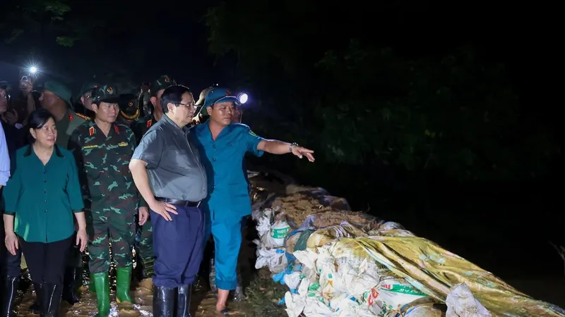 Trắng đêm chạy lũ ở Sóc Sơn