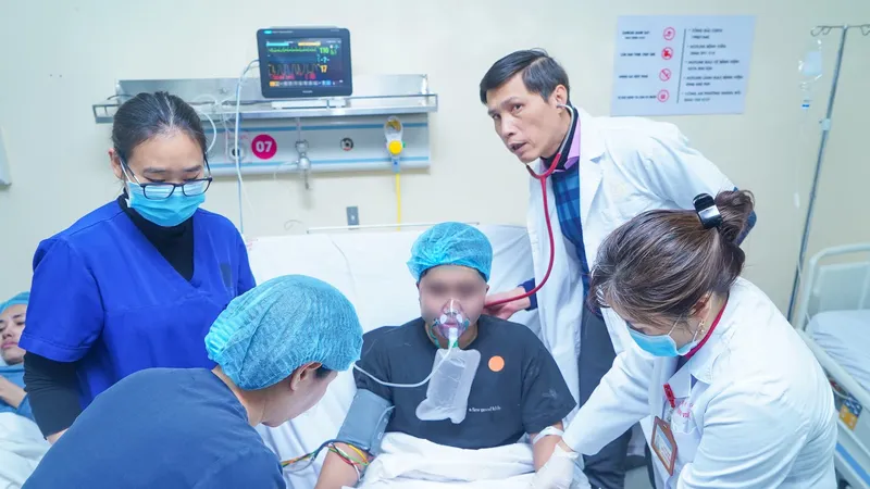 Bệnh viện E kích hoạt báo động đỏ cấp cứu 15 nạn nhân trong vụ cháy nhà ở Hà Nội