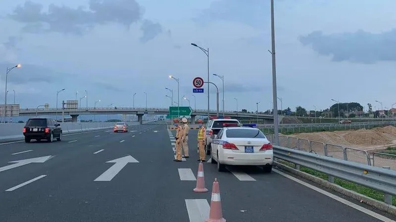 Phân luồng giao thông nhiều tuyến đường cao tốc, quốc lộ từ Hà Nội để hạn chế ùn tắc