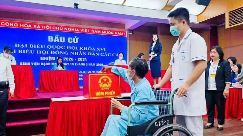 Những lá phiếu đến từ giường bệnh