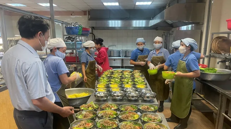 Bộ Y tế: Siết quản lý an toàn thực phẩm bếp ăn tập thể và trường học