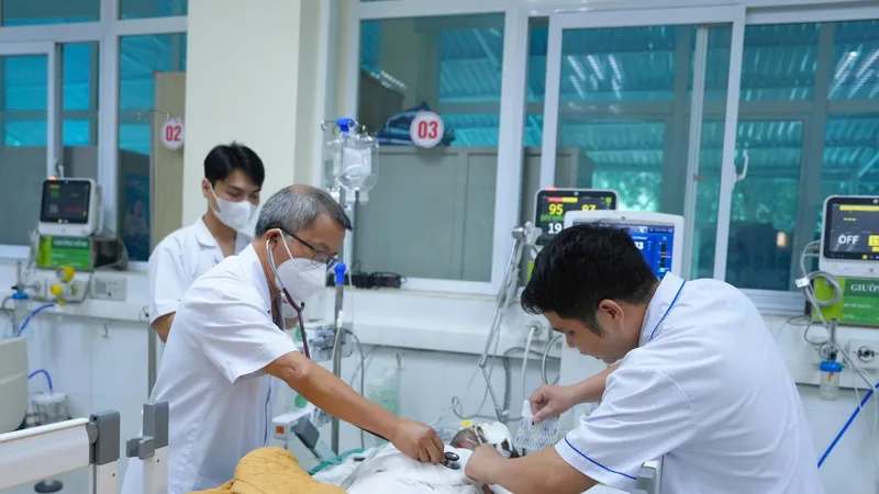 Điện Biên: Thăm hỏi, hỗ trợ 3 bệnh nhân bị bỏng nặng khi tham gia chữa cháy rừng 