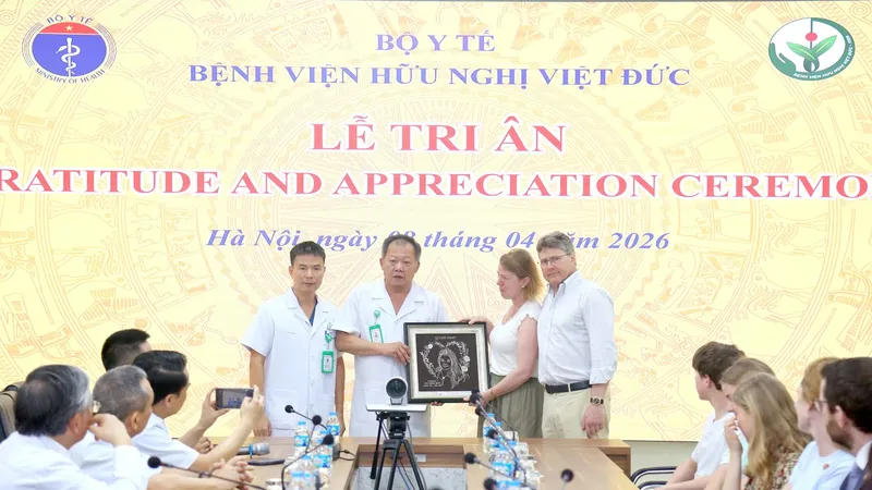 Tri ân cô gái người Anh hiến tạng cứu sống 3 bệnh nhân tại Việt Nam 