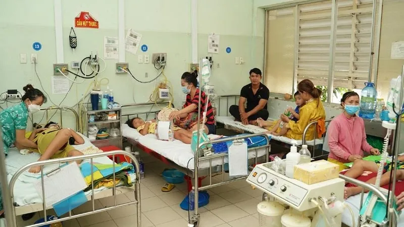 Cảnh báo nguy cơ dịch chồng dịch ở phía Nam, đã có 12 ca tử vong 