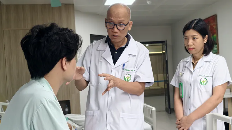 Ca phẫu thuật giữ được thị giác cho thanh niên bị đôi đũa cắm sâu 2 mắt