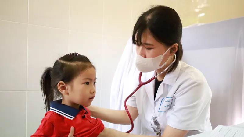 Trẻ dưới 6 tuổi được khám sức khỏe định kỳ ít nhất 1 lần/năm