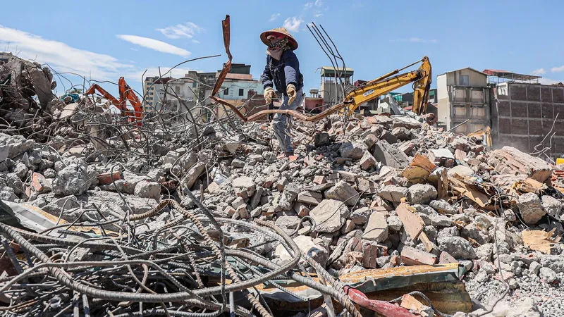 Giải phóng mặt bằng thần tốc, Hà Nội “hụt hơi” xử lý phế thải