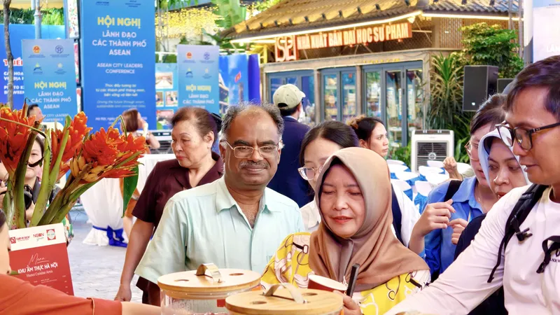 Hà Nội quảng bá ẩm thực và nghệ thuật truyền thống tới bạn bè ASEAN
