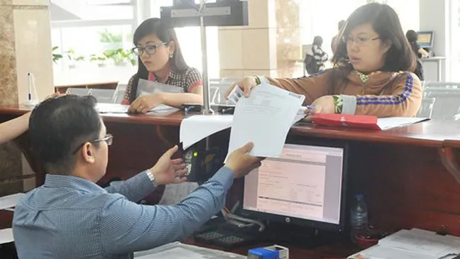 Có việc cán bộ thuế đi đêm?