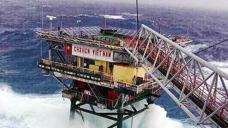 Nhiều nhà giàn DK bị thiệt hại trong bão Tembin