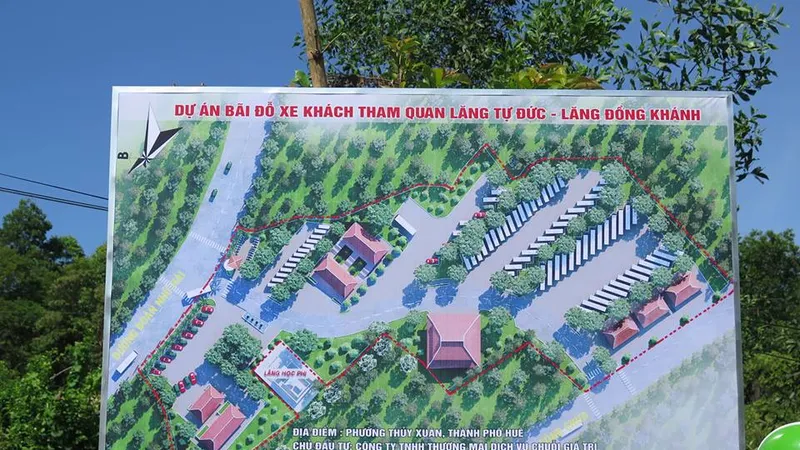 Huyệt mộ bà Tài nhân Cửu giai họ Lê Thị thụy Thục Thuận hiện vẫn đang nằm trong khuôn viên triển khai dự án Bãi đỗ xe tham quan Lăng Tự Đức - Lăng Đồng Khánh.