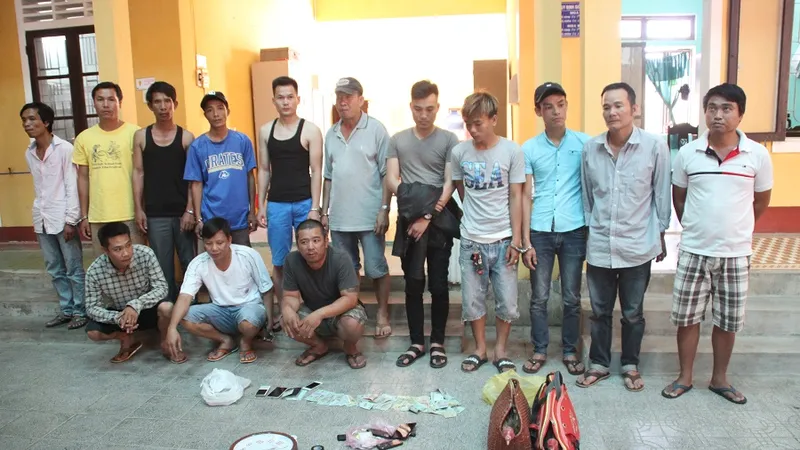 13 đối tượng bị bắt giữ cùng tang vật