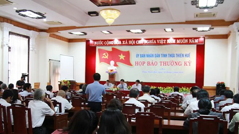 Điều tra tài xế điều khiến xe tải dọa tông nhà báo tác nghiệp 