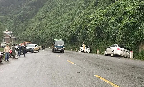 5 ô tô tông liên hoàn trên Quốc lộ 9 khiến nhiều người bị thương 