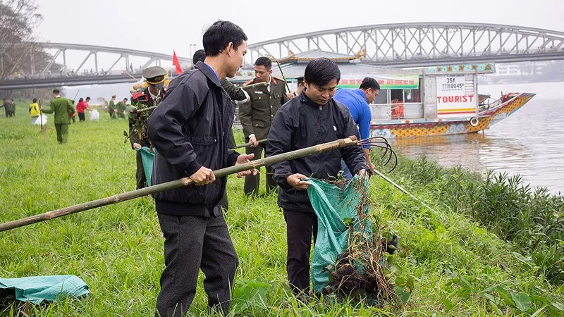 Cùng hành động để Huế thêm xanh - sạch - sáng