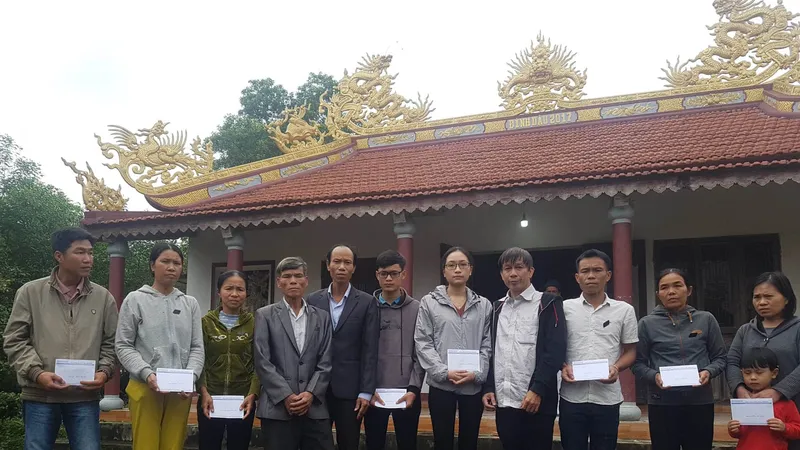 Báo SGGP trao quà tết cho thân nhân các nạn nhân vụ TNGT ở Lương Điền