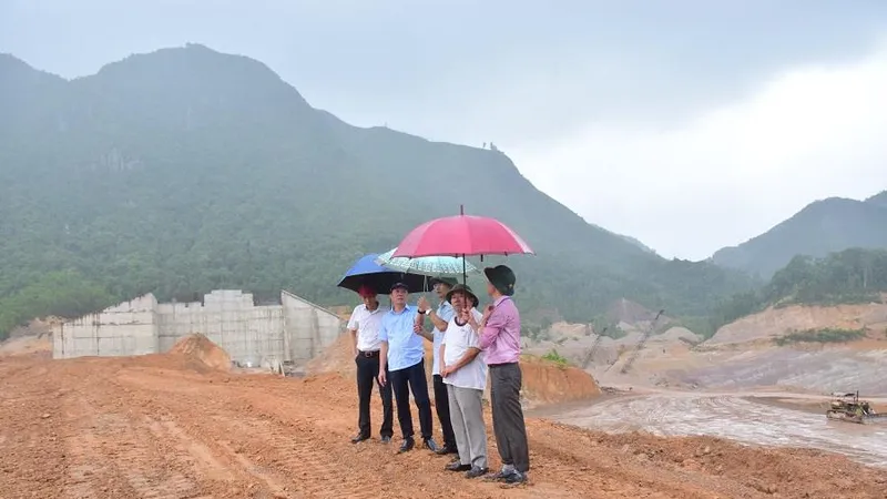 Kiểm tra tình hình khai thác cát, sỏi trái phép tại suối A Lin