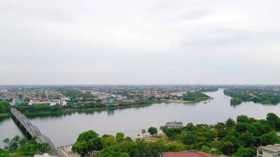 TP Huế nhìn về hướng biển và đầm phá