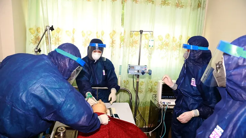 Diễn tập chống dịch bệnh viêm phổi cấp do virus corona (nCoV) gây ra tại Bệnh viện Trung ương Huế cơ sở 2 ​