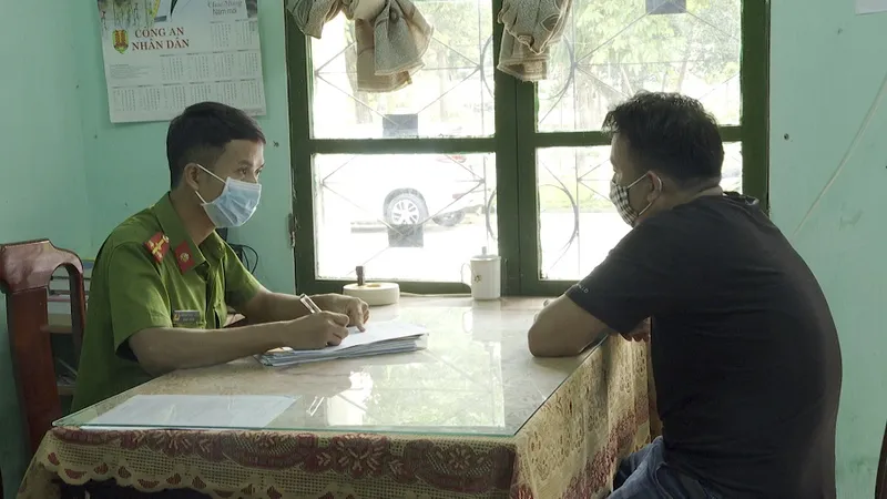 Công an đang làm việc với tài xế Nguyễn Văn Hùng