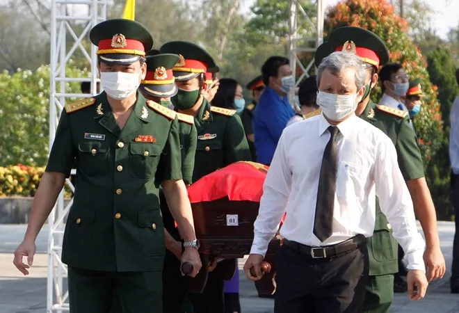 Trang trọng lễ truy điệu và an táng 15 hài cốt quân tình nguyện Việt Nam hy sinh tại Lào ​