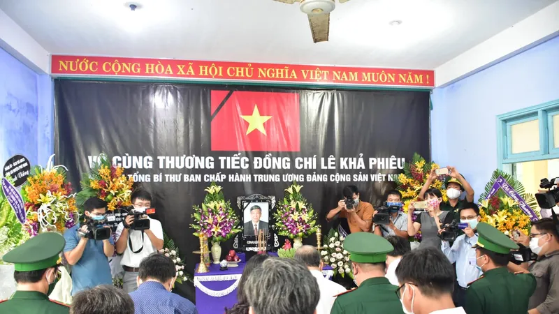 Bà con làng Rồng lập bàn thờ nguyên Tổng Bí thư Lê Khả Phiêu 