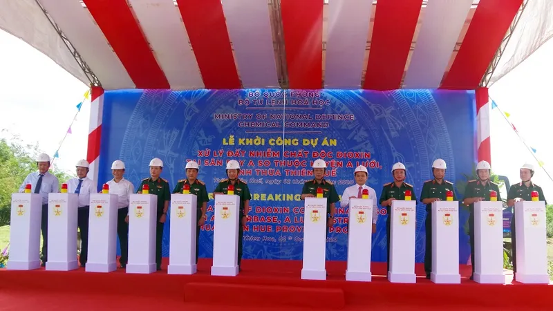 Khởi công dự án Xử lý đất nhiễm chất độc dioxin tại sân bay A So ​