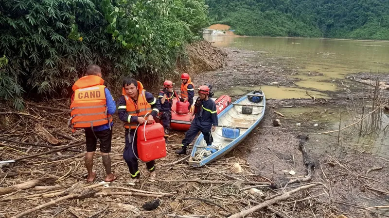 Nỗ lực tìm kiếm các nạn nhân mất tích còn lại tại khu vực thủy điện Rào Trăng 3 ​