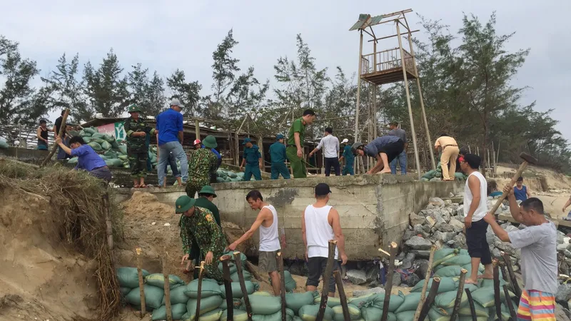 Nỗ lực khắc phục sạt lở do xâm thực gây ra tại khu vực bờ biển xã Phong Hải, huyện Phong Điền, tỉnh Thừa Thiên - Huế 