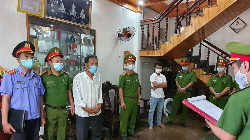 Bắt nguyên Phó Trưởng Phòng VHTT tham gia kê khống 353 mộ giả tại Huế