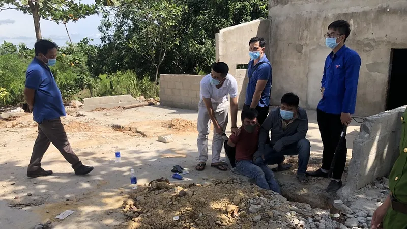 Công an bắt gọn đối tượng Lương cùng 1kg ma túy tổng hợp dạng đá. ​