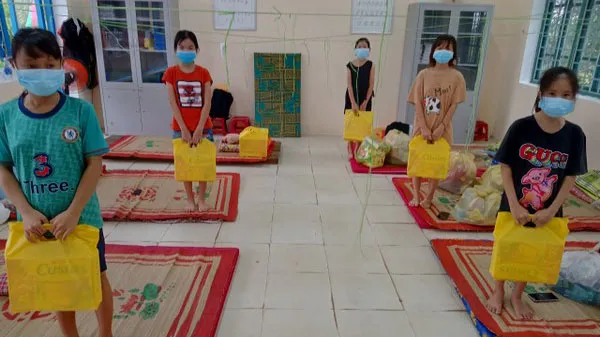 Học sinh Tiểu học tại thị xã Hương Trà, tỉnh Thừa Thiên - Huế phải đi cách ly tập trung sau tuần học đầu tiên năm học 2021-2022 vì trong lớp học có học sinh mắc Covid-19. ​
