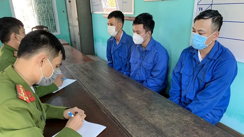 Các đối tượng tại cơ quan công an