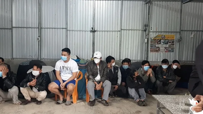 Vây bắt “trường gà”, thu giữ hàng trăm triệu đồng