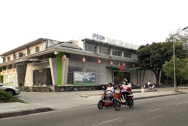 Thừa Thiên – Huế: Yêu cầu tìm chủ cho khu “đất vàng” ven sông Hương bỏ hoang kéo dài