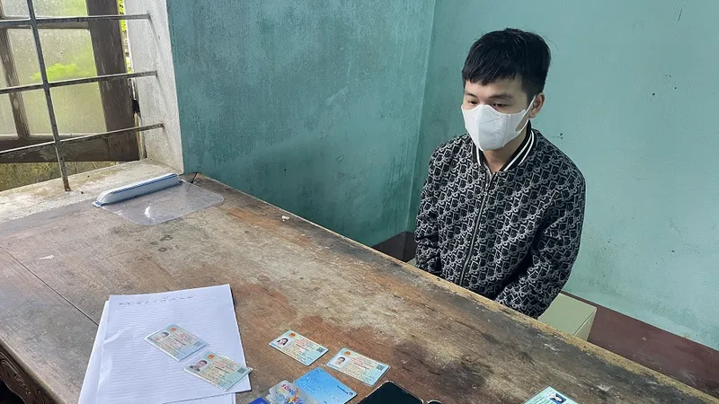 Đối tượng Quý cùng tang vật ​