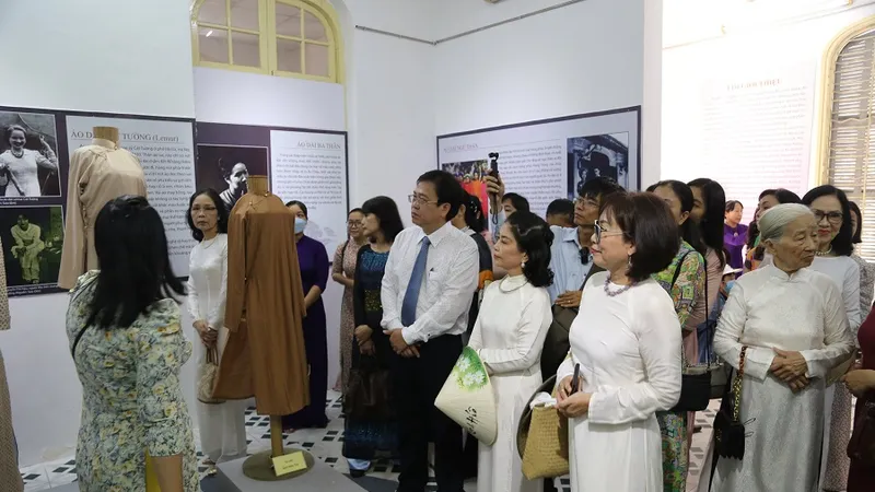 Độc đáo áo dài Huế xưa và nay 