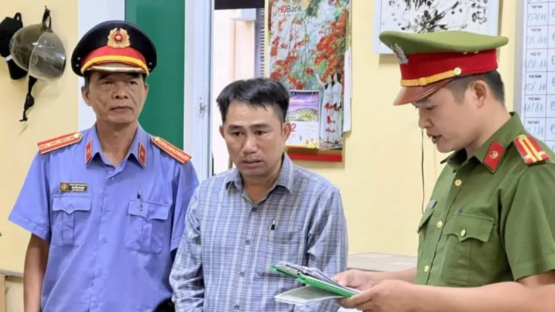 Đọc lệnh khởi tố và bắt tạm giam Võ Hữu Sỹ ​